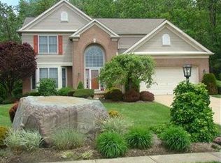 334 Troubadour Dr, Northfield, OH