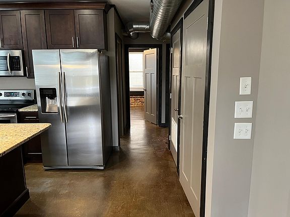 4th image of 296 Woodland Ave #296