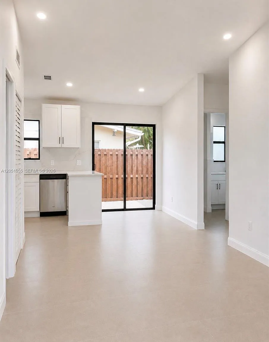 Lauderdale Park 6-33 1/2 — Photo 2