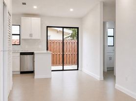 1010 NE 16th St, Fort Lauderdale, FL