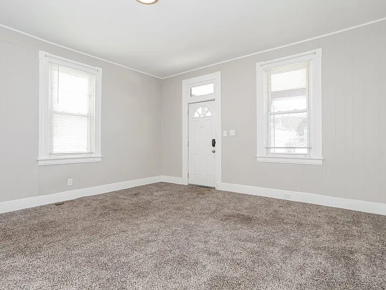 936290_018_living_room_13185034.jpg
