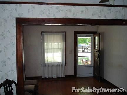 4th image of 8649 Robinson St
