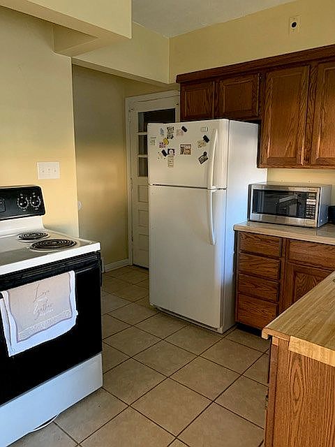 1st image of 120 E 9th St