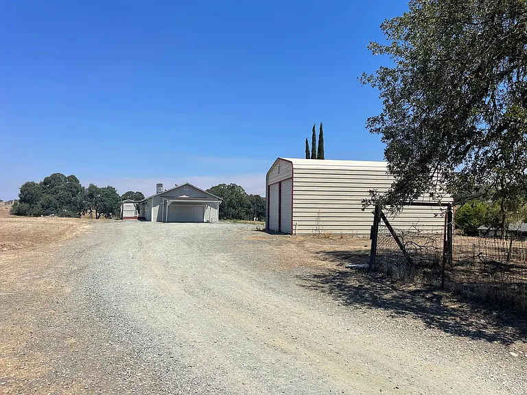 7846 Jenny Lind Rd #B — Photo 37