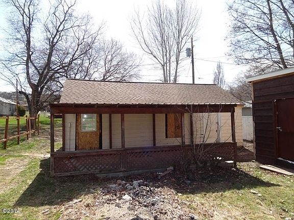2nd image of 806 10th Ave E