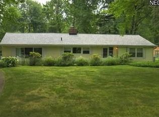 121 Beechwood Dr, Northfield, OH 44067