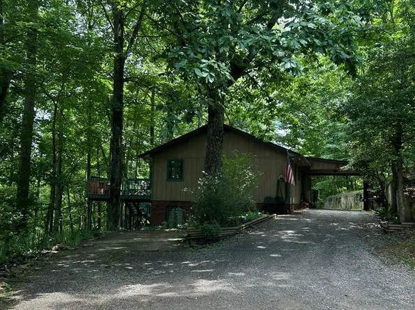 7677 Albury Rd, Young Harris, GA 30582