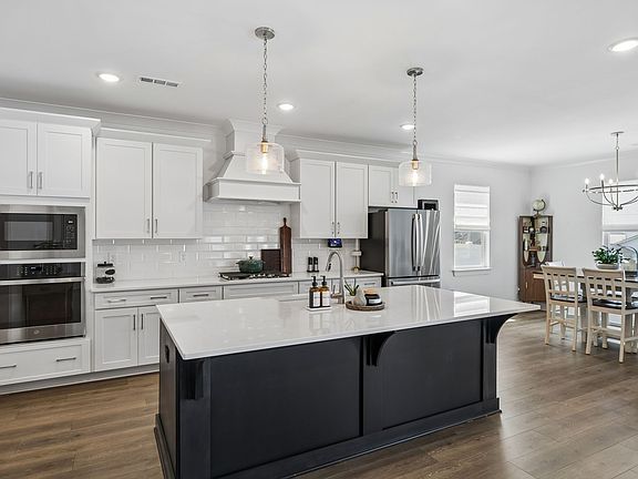 3rd image of 648 Whitetail Ct