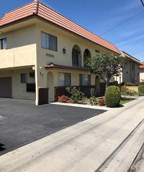 11619 Downey Ave #203 — Photo 2
