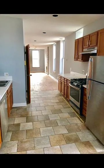 350 W Wendell St #4 — Photo 1