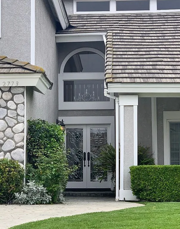 4 bed, 3.0 bath, 2679 sqft, $1,600 — Photo 1