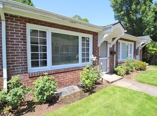 **Rent Special Charming Studio-style 1 Bed Bricker in Desirable Irvington Area, Portland, OR 97212