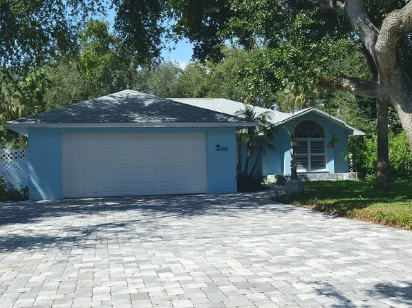 9335 Seagrape Dr, Vero Beach, FL 32963