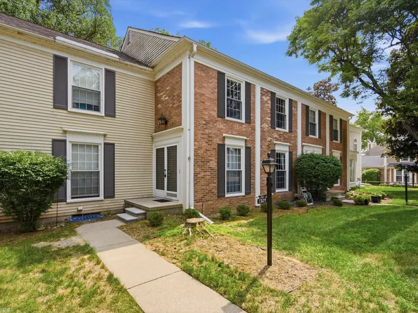 1328 Brook Ln, Rochester, MI 48306