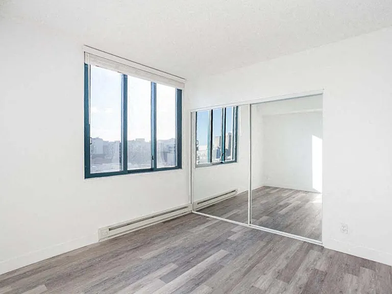 Trinity Towers Apartments — Photo 93
