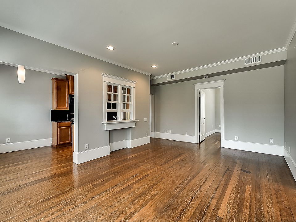 Welcome home to this Prairie-style unit featuring hardwood floors, custom lighting and vintage charm! *Please note: image is representative and may not reflect the actual unit or condition of the unit listed.