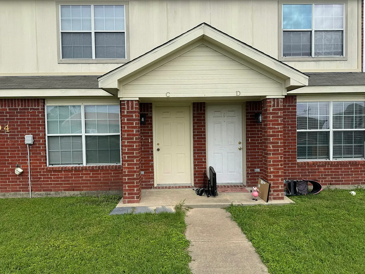 C unit Front Door - 204 Meadow View Ln #C