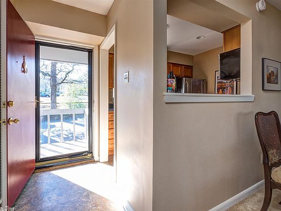 2nd image of 1401 N Pierce St APT 8
