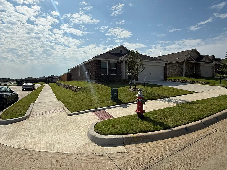 2053 Derby Ln — Photo 11