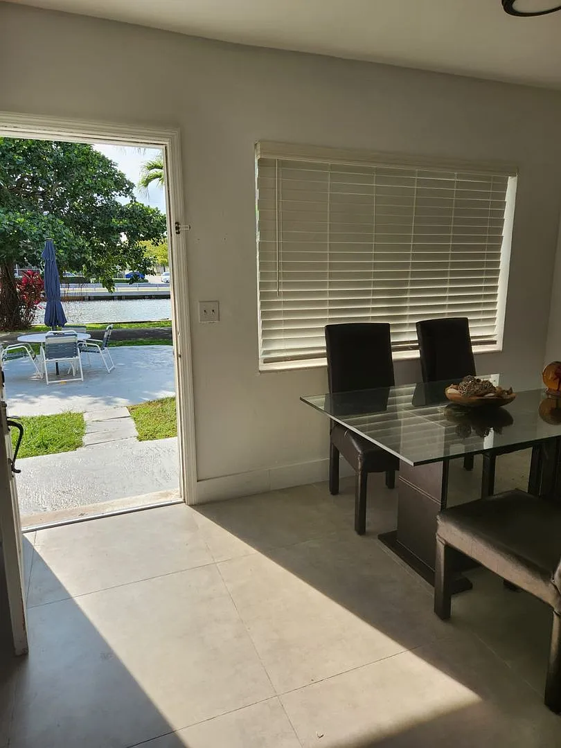 Stunning Apartment at 467 Golden Isles Drive — Photo 2