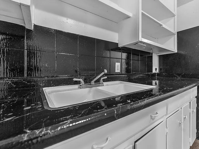 402 Ada St #1 — Photo 6
