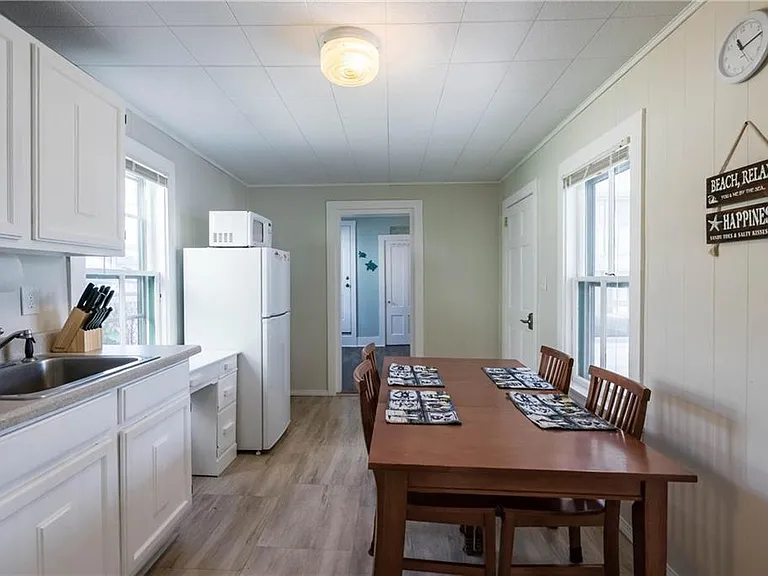 13 Bay Ave #B — Photo 6