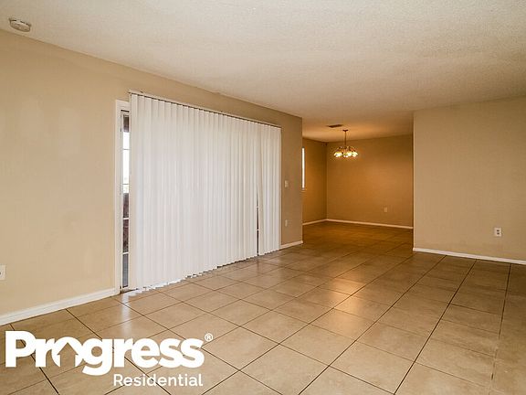 4th image of 3998 Versailles Dr