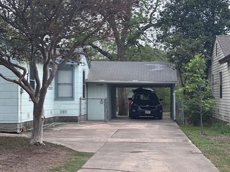 2607 W Craig Pl — Photo 4