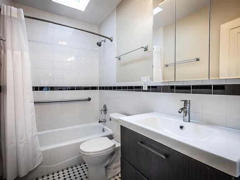 1105 W 49th St — Photo 15