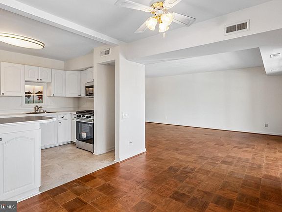4th image of 765 Fairview Ave