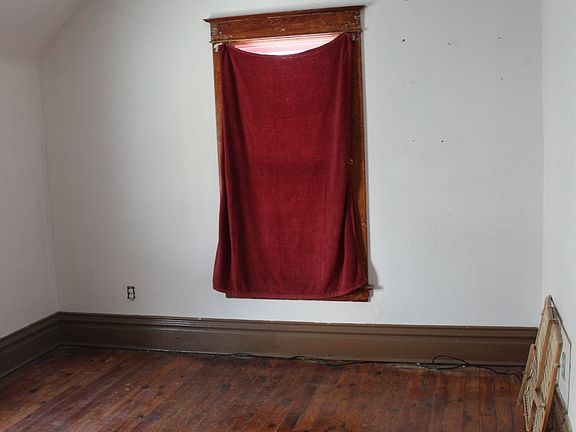 2nd image of 2226 S Burdick St #1