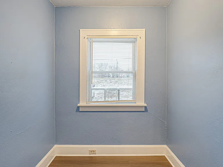 2403 Elm St — Photo 11