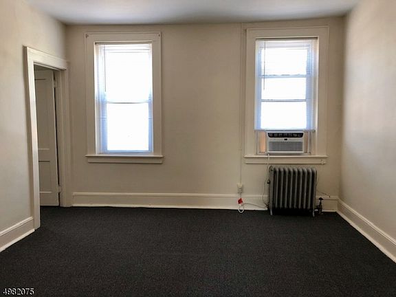 4th image of 460 Bloomfield Ave #3