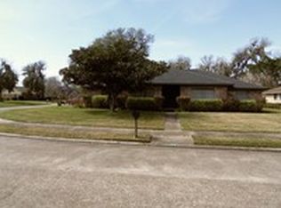 110 Catalpa St, Lake Jackson, TX 77566