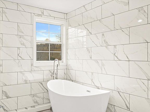 5th image of 609 Tavern Hill Rd