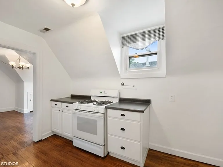 1747 W Newport Ave — Photo 13