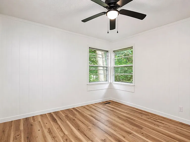 905 Lynn Dale Ln — Photo 14