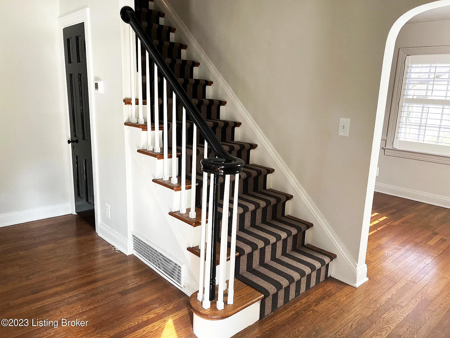 3 bed, 3.0 bath, 1920 sqft, $3,000 — Photo 2