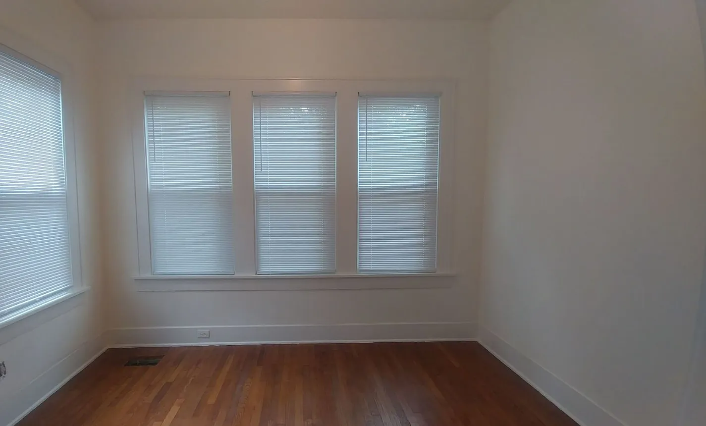 411-415 W Mistletoe Ave - 411 — Photo 3