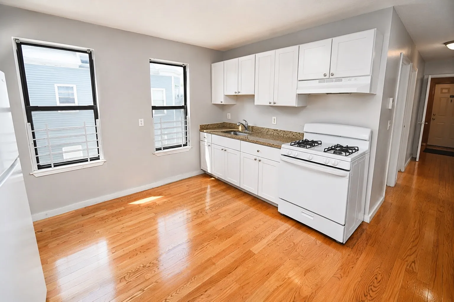 3 bed, 1093 sqft, $3,000 — Photo 4