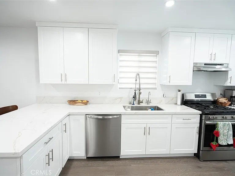 2848 N Frederic St — Photo 14