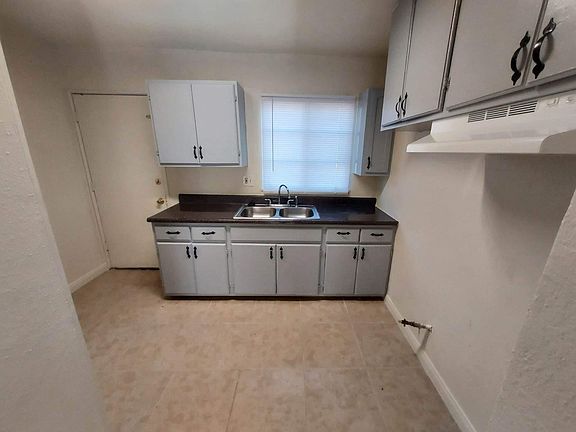 3rd image of 694 N Park Ave APT 103
