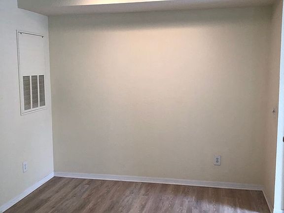 5th image of 13700 Richmond Park Dr N APT 401