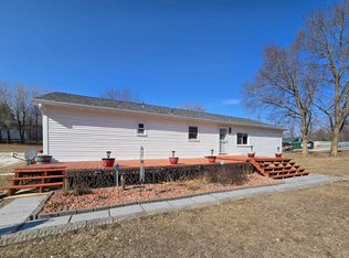 913 N 8th St, Oquawka, IL 61469