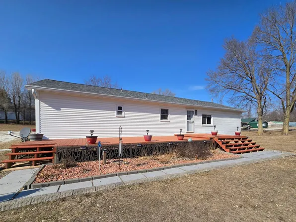 913 N 8th St, Oquawka, IL 61469