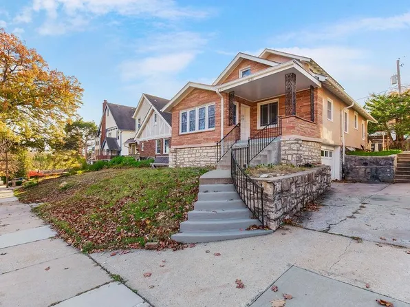 4820 Holly St, Kansas City, MO 64112