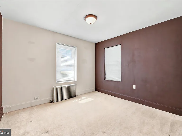 712 E Hector St — Photo 17