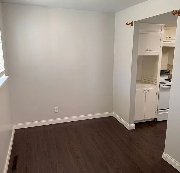 2929 E University St #4 — Photo 4