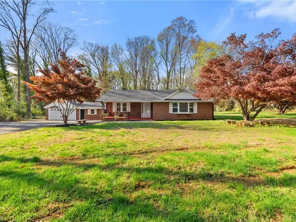 5760 Stanleyville Dr, Winston Salem, NC 27105