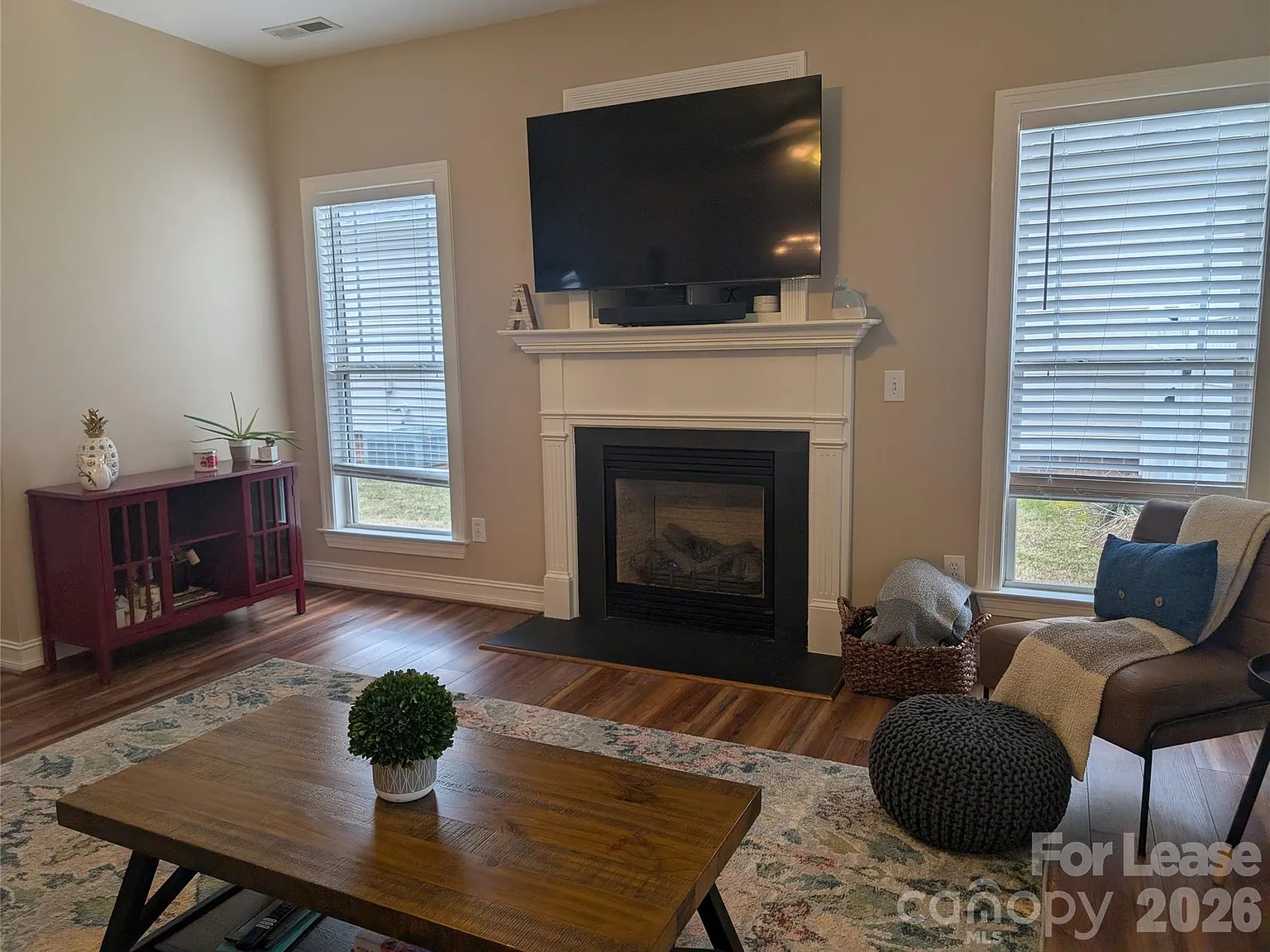 3 bed, 2.0 bath, 2100 sqft, $2,595 — Photo 4